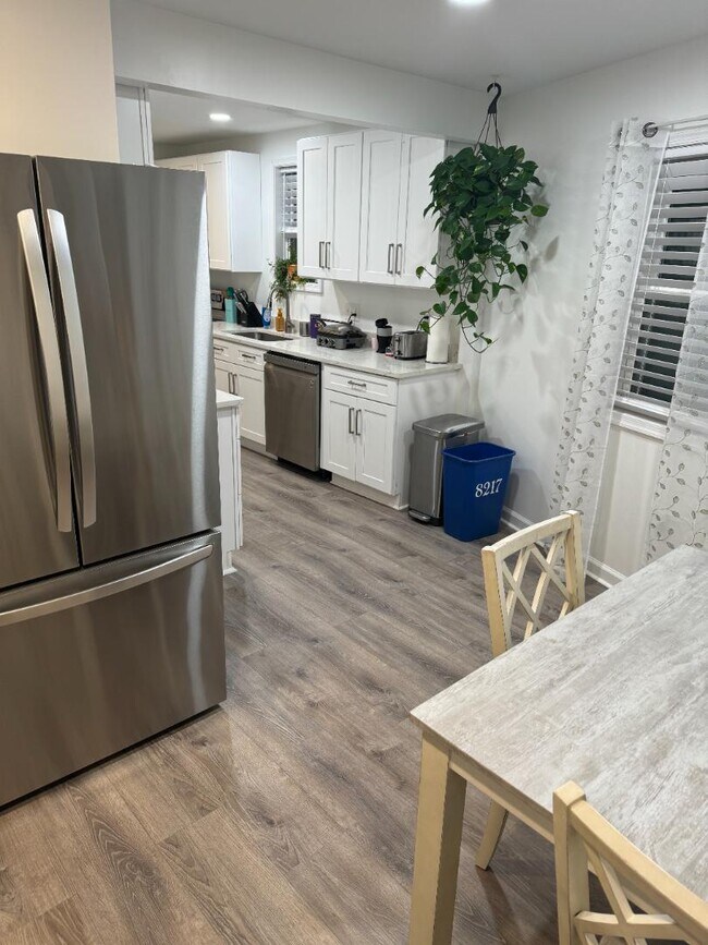 Foto del edificio - 8209 Dundalk Ave