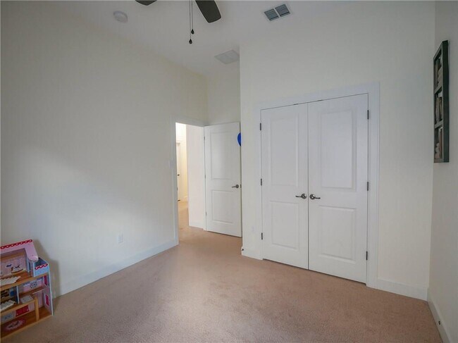 Building Photo - 305 Navigator Dr