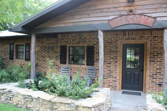 Foto del edificio - 774 Whippoorwill Dr