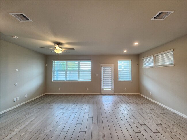 Foto del edificio - 1513 Lakeline Oak Dr