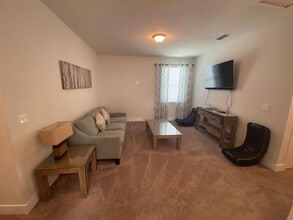 Building Photo - 350 Lasso Dr