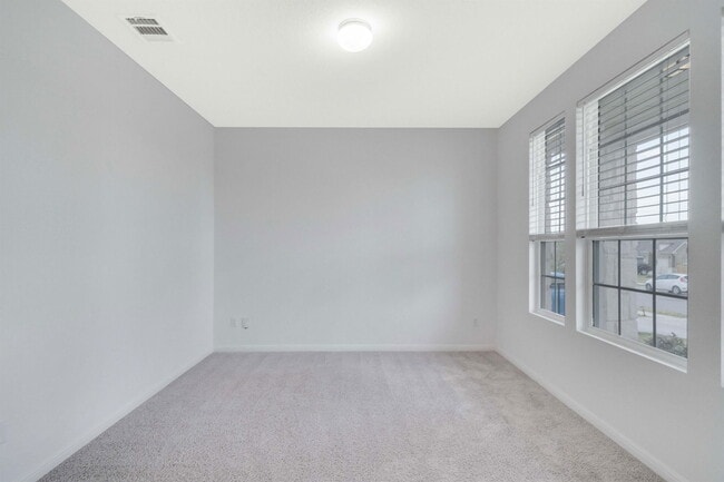 Foto del edificio - 17629 Shafer Dr