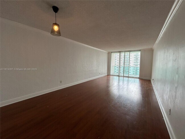 Foto del edificio - 19390 Collins Ave