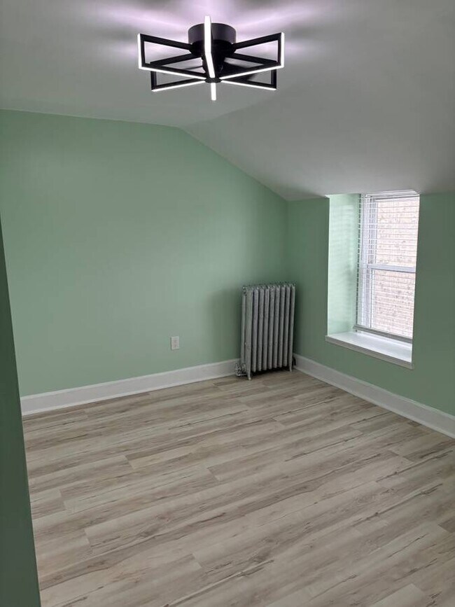 Foto del edificio - 6112 Ridge Ave