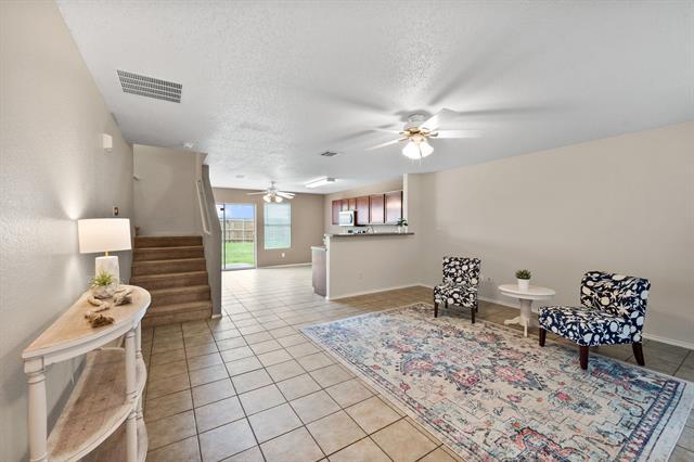 Foto del edificio - 136 Lone Star Ave