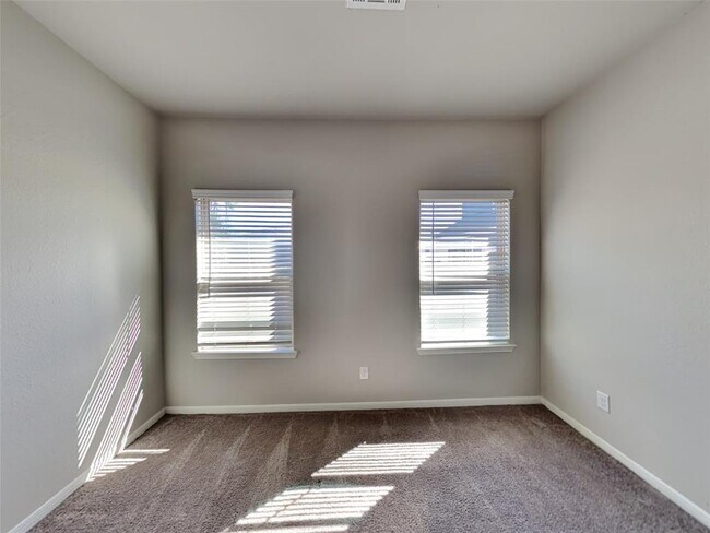 Foto del edificio - 168 Camelot Pl Ct