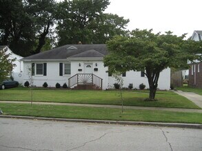 Building Photo - 725 Carolina Ave
