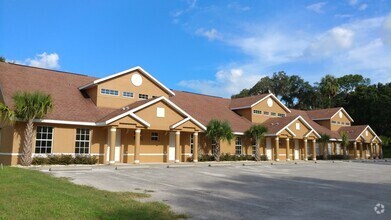 Building Photo - 723 N Vermeer Way