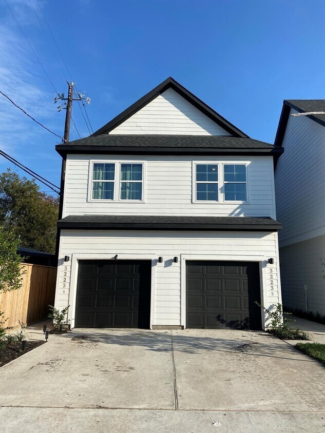 Foto principal - 3253 Real St