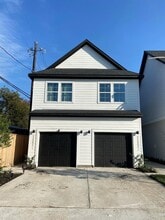 Building Photo - 3253 Real St