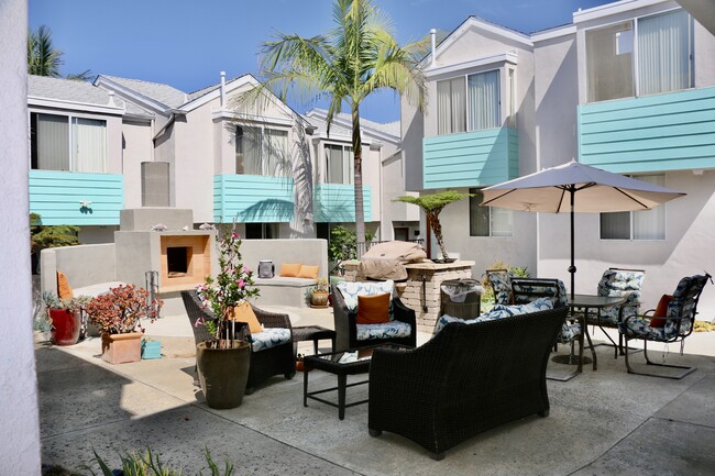Building Photo - Leucadia Surf Townhouses