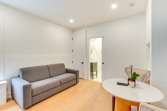 Foto del edificio - 1032 McLean Ave