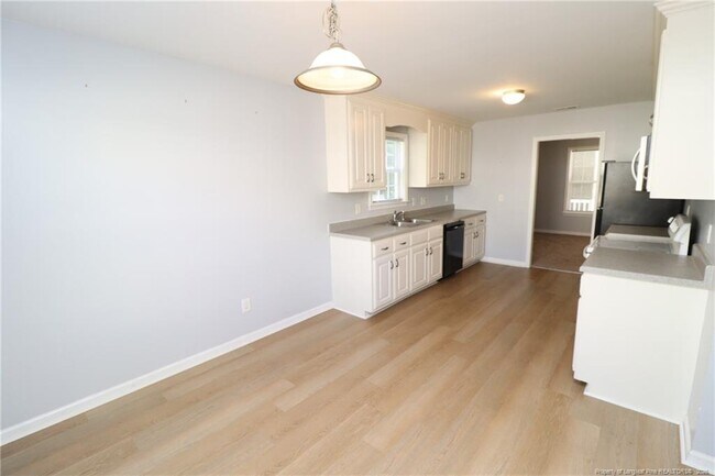 Foto del edificio - 410 Whitehall Ct