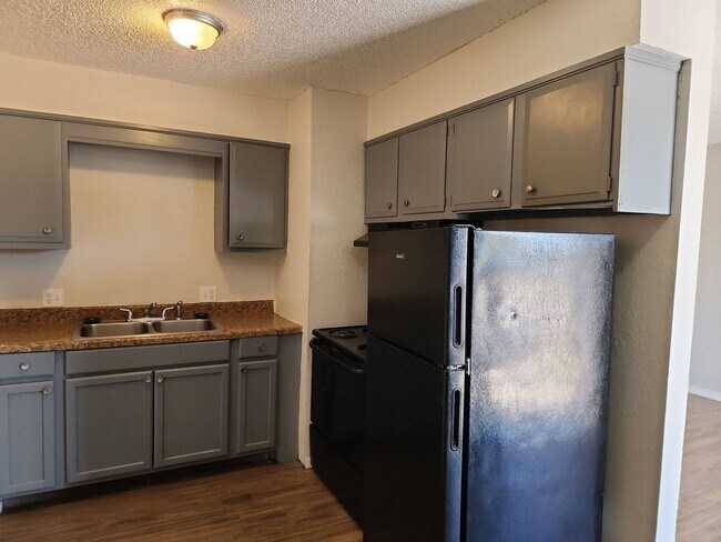 Building Photo - 4300 S. Portland #12