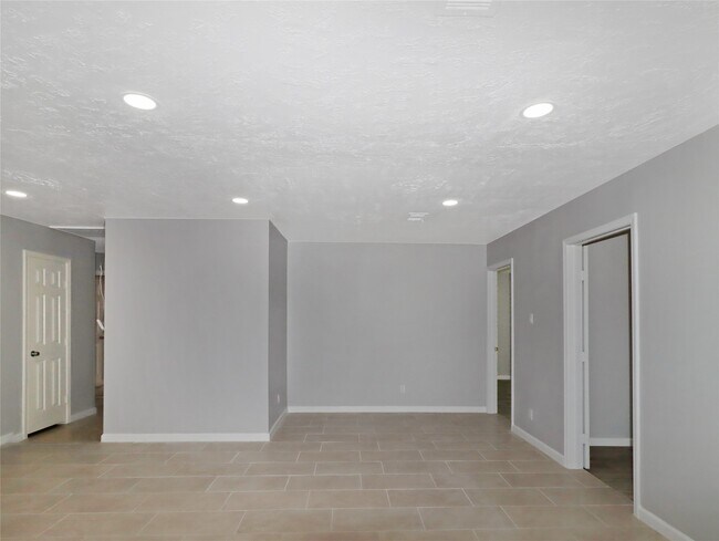 Foto del edificio - 8711 Shadow Crest St