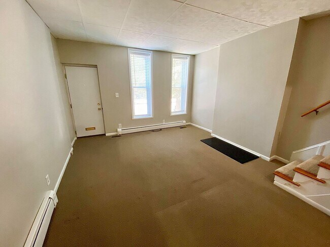 Building Photo - Charming 2 Bedroom/1 Bathroom Townhome in Locust Point, MD!