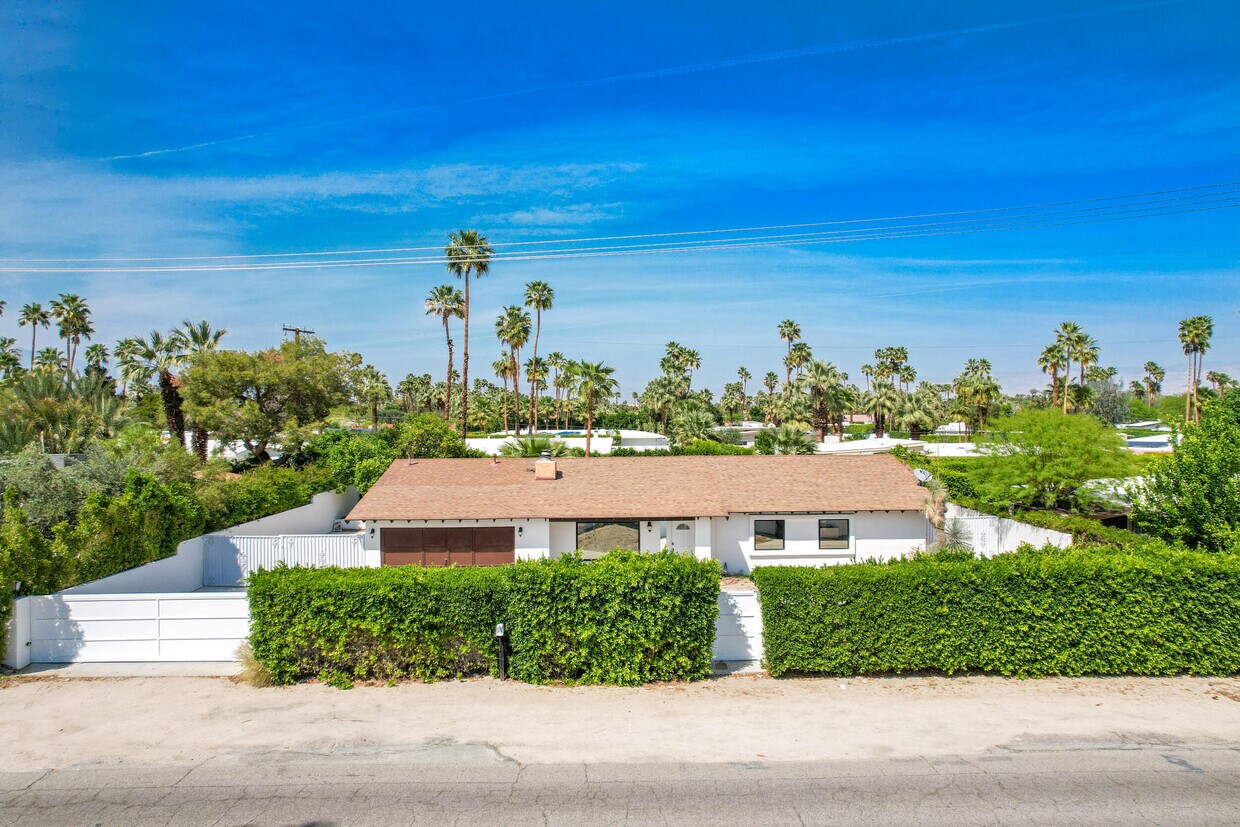 Primary Photo - 1066 E Tachevah Dr
