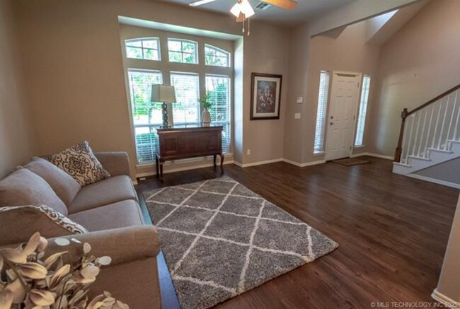 Foto del edificio - 5 Bedroom Home In Broken Arrow