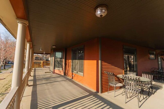 Building Photo - 3008 O St