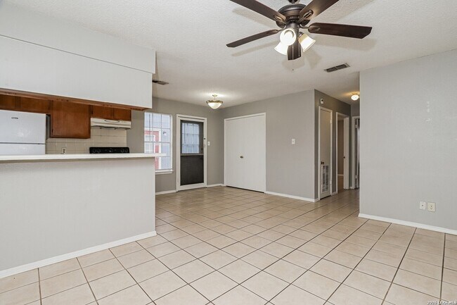 Building Photo - 820 W Olmos Dr