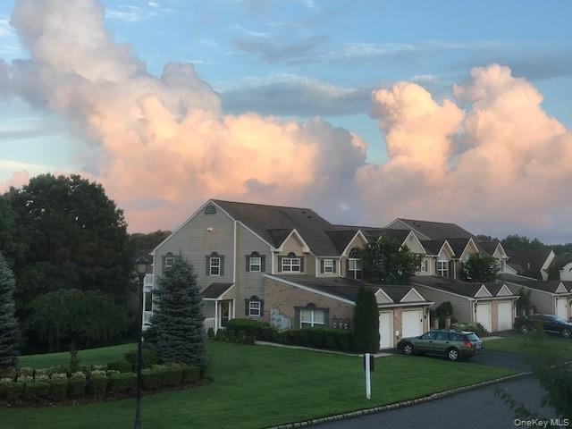 Foto del edificio - 82 Village Green Dr