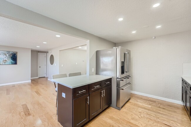 Building Photo - Modern Elegance in West Arvada - Your Drea...