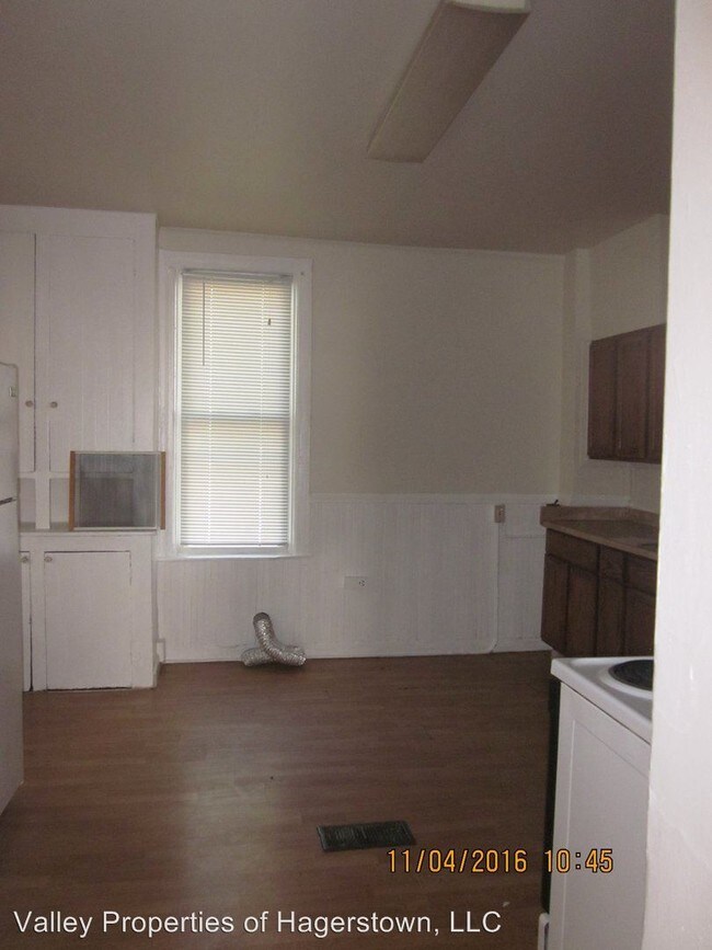 Building Photo - 239-241 N Mulberry St