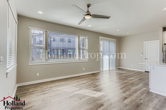 Foto del edificio - Beautiful 3-Bed Townhouse Near Downtown Hi...