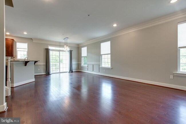 Building Photo - 8607 Summer Waves Way