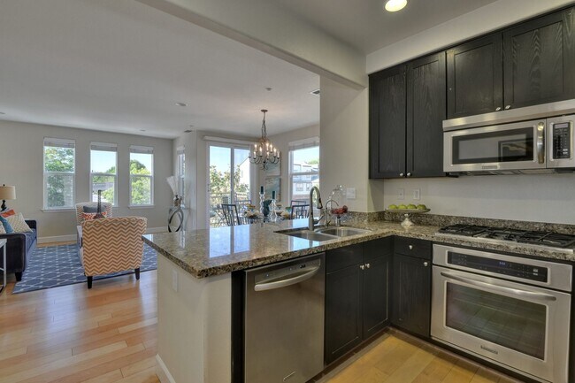 Building Photo - 325 Bautista Pl