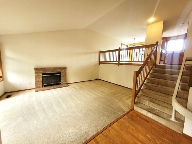 Building Photo - Charming Split-level 4 Bedroom Home - E Mc...