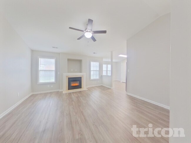 Foto del edificio - 6211 Whispering Brook Ct