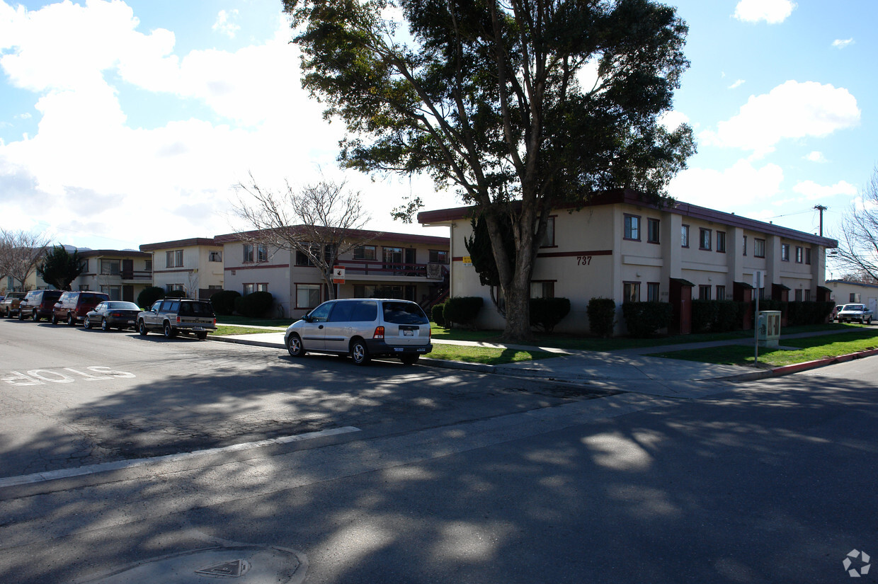 Primary Photo - 723-737 N F St
