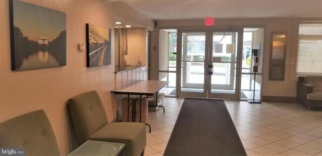 Foto del edificio - 2401 H St NW