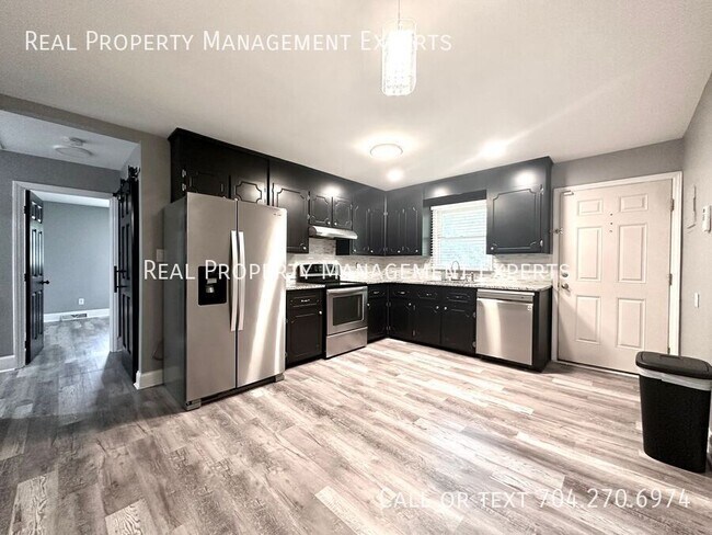 Foto del edificio - 8051 Southway Rd