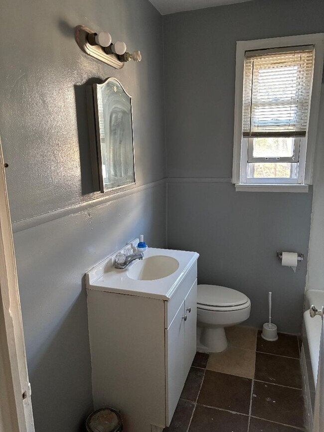 Building Photo - 3408 1/2 Cotwood Pl