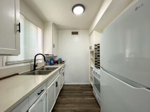 Building Photo - 3401 W 84th Pl