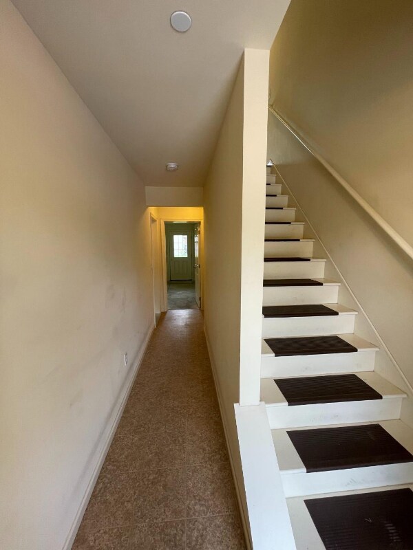 Building Photo - 908 Gregs Dr