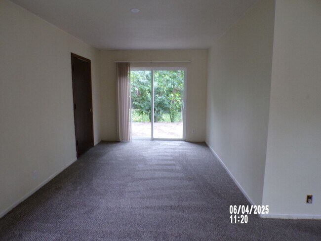 Foto del edificio - 4 bed 2 bath home for rent
