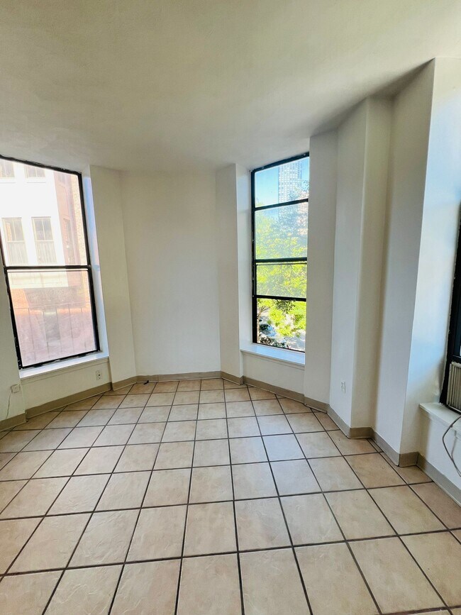 Foto del edificio - 537 Columbus Ave