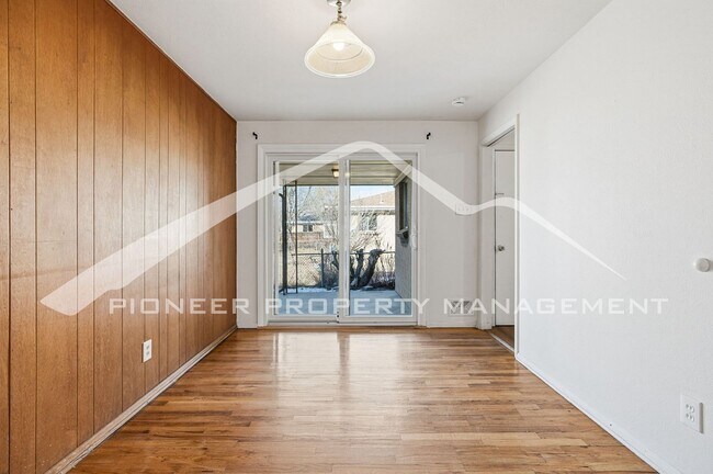 Foto del edificio - Charming Home with Washer/Dryer and Fenced in Yard