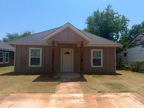 Building Photo - 2504 SW H Ave