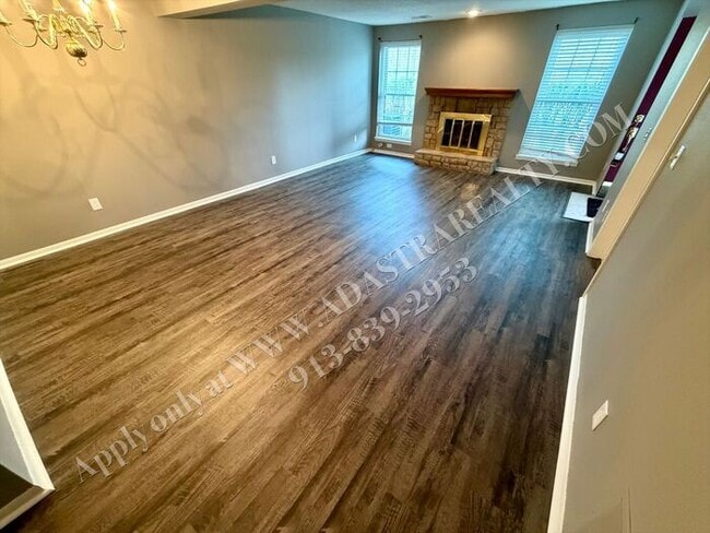 Building Photo - Spacious 2 Bed 2 Bath Ground Floor Unit-Available NOW!!