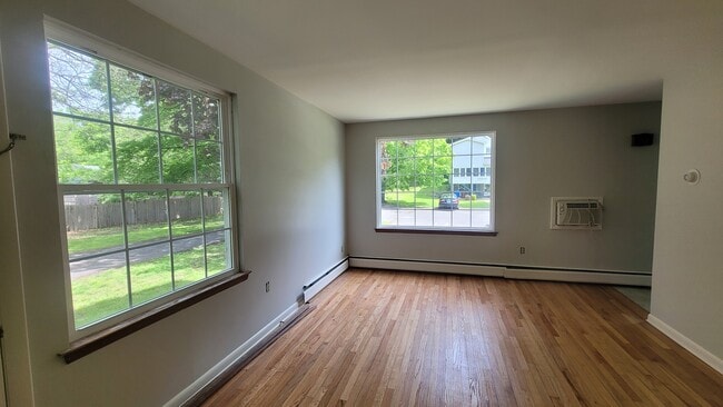 Living Room - 1726 Farmington Ave