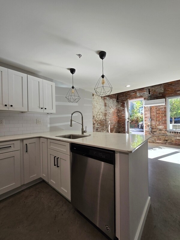 Foto del edificio - 2712 E Leigh St