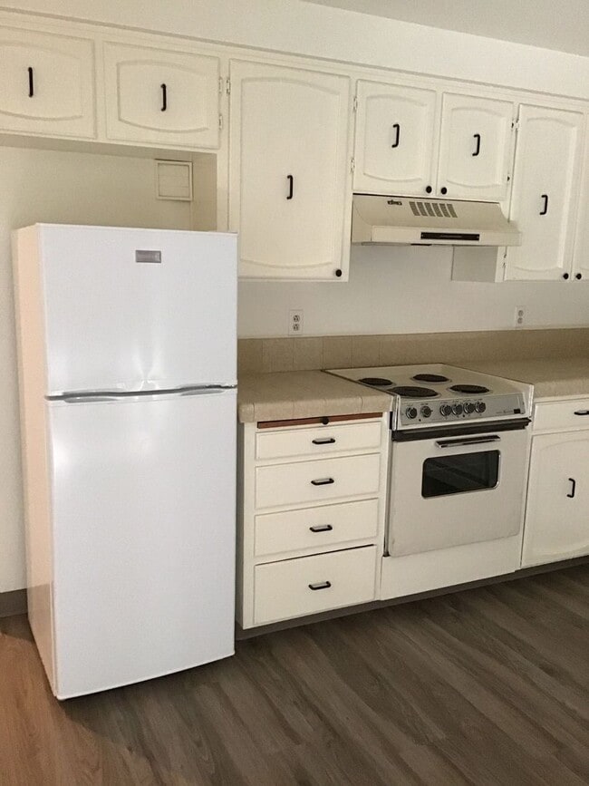 Building Photo - East Medford - Nice & Clean One Bedroom Fi...