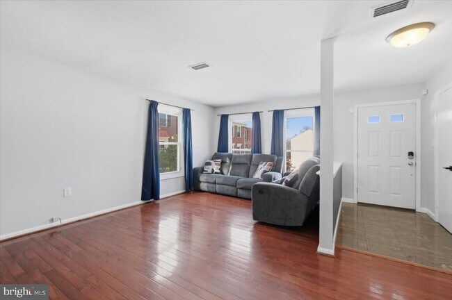 Foto del edificio - 14187 Royal Oak Ln