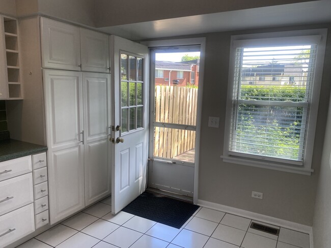 Foto del edificio - 419 E Valley Ln