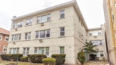 Building Photo - 6331 N Fairfield Ave