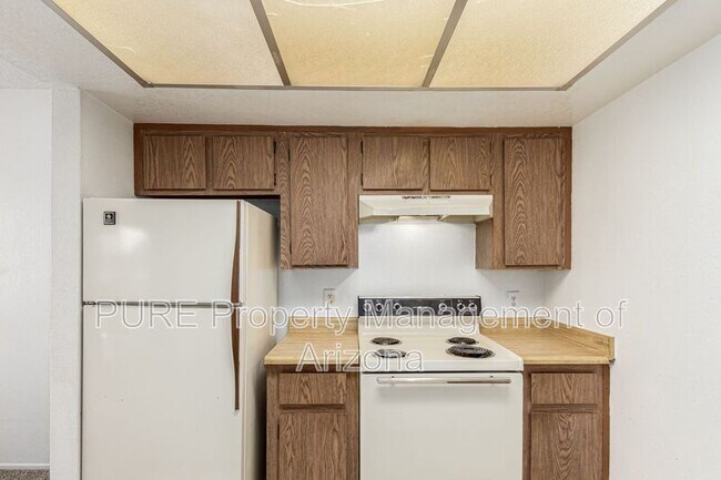 Building Photo - 616 S Hardy Dr